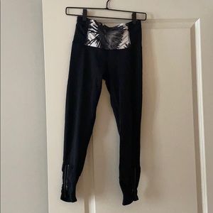 Lululemon legging w/ zipper detail size 4